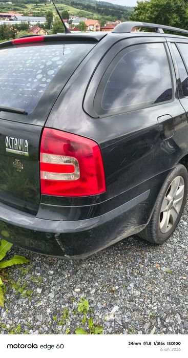 Skoda Octavia 2 cu motor defect(cod motor BLS 1.9 TDI 105cai))