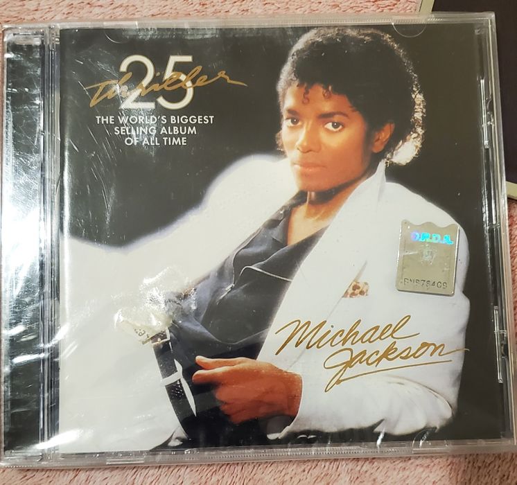 CD uri si DVD uri intacte Michal Jackson