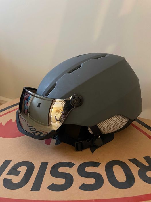 Чисто НОВ ски комплект