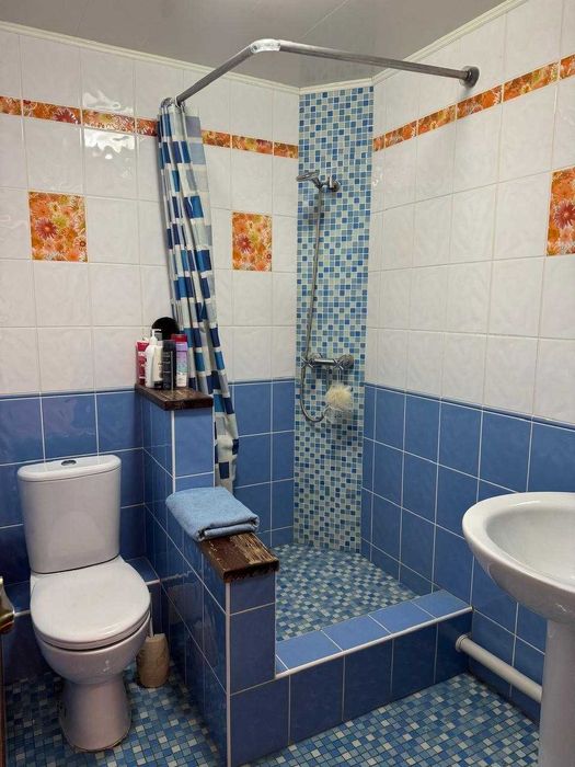 Продам 4 комн квартиру на Достык молле