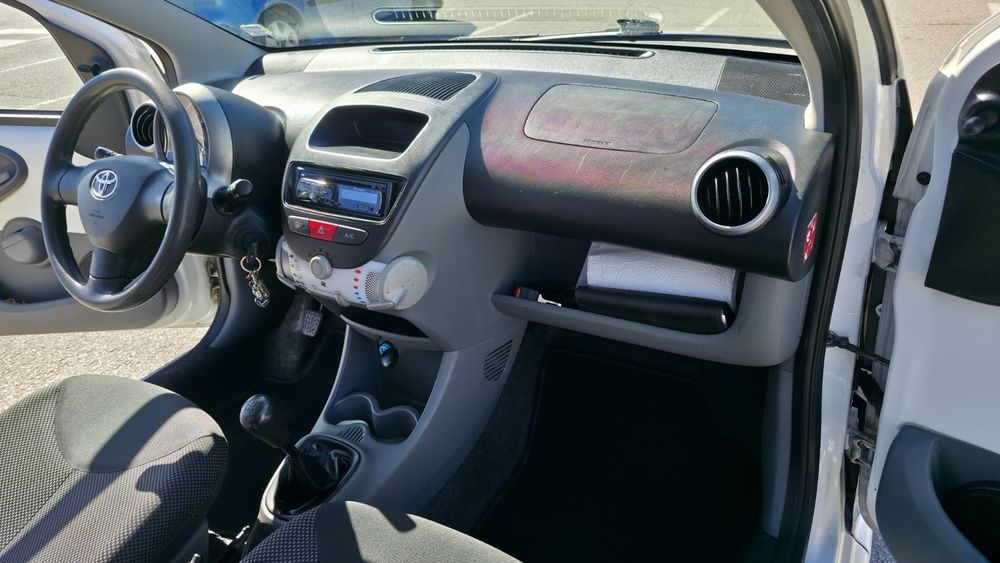 Toyota- Aygo  1000 кубика 2009г.