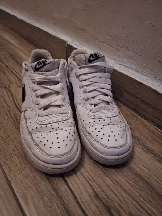 Adidasi nike court vision