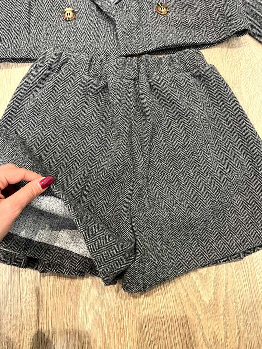 Сет с пола-панталони и късо сако