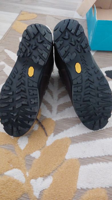 Vând bocanci Scarpa