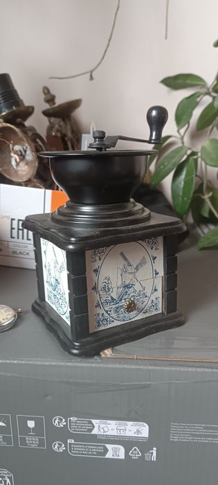 Ретро мелничка за кафе или подправки.