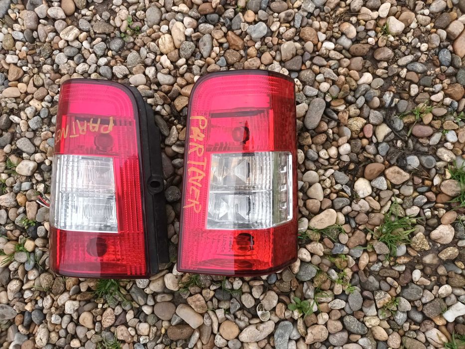 Ляв и десен стоп за ситроен берлинго пежо партнер CITROEN BERLINGO