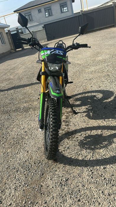 Мотоцикл эндуро.