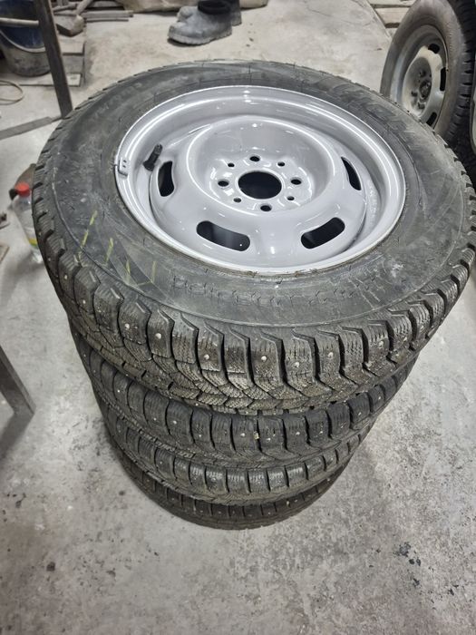 Комплект зимняя резина R13 на штампах в хорошем состоянии