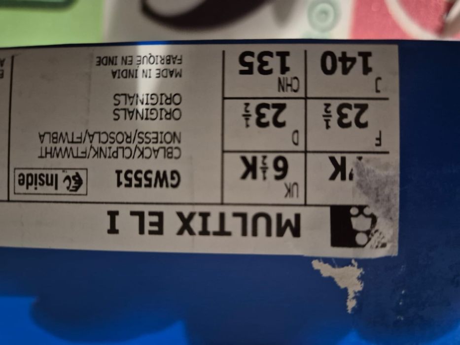 Adidasi marimea 23,5