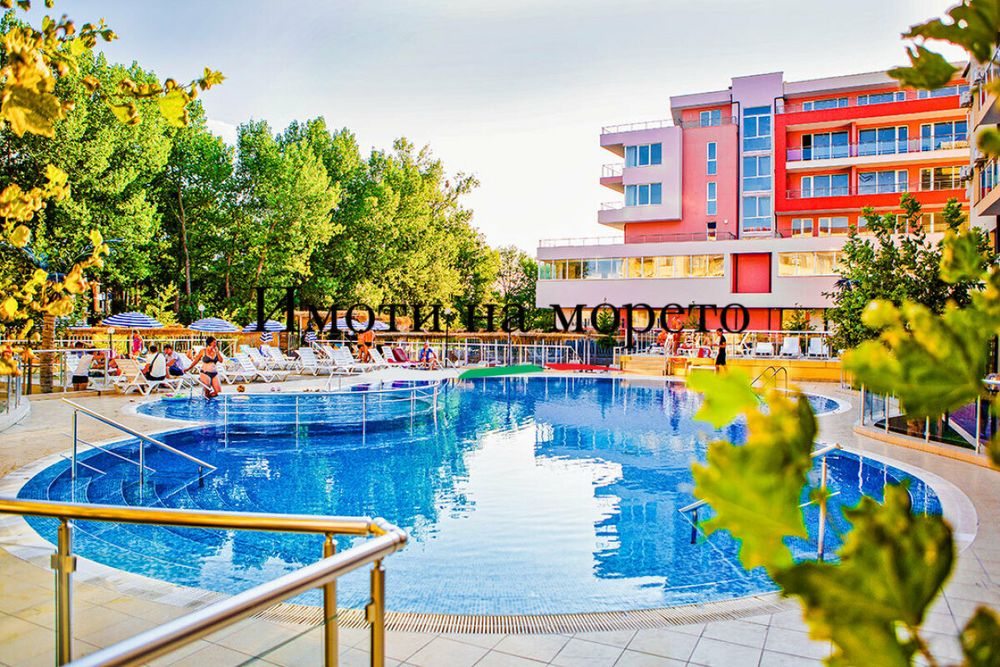 Продавам търговско помещение в затворен комплекс на морето