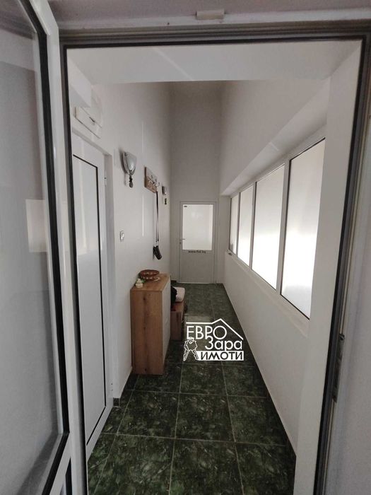 Масивна сграда за продажба – автосервиз плюс два жилищни имота