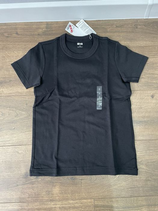 Базовые футболки Uniqlo