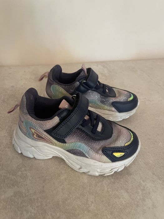 Кроссовки для девочки 29р