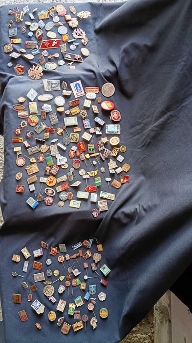 cateva sute de insemne militare insigne si decoratii URSS