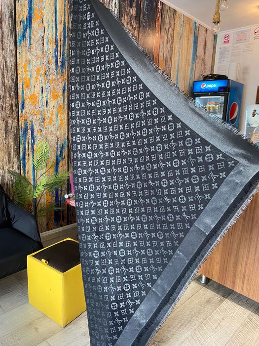 Louis Vuitton Monogram Shawl / Eșarfă Premium – Black & Grey – Made in Italy