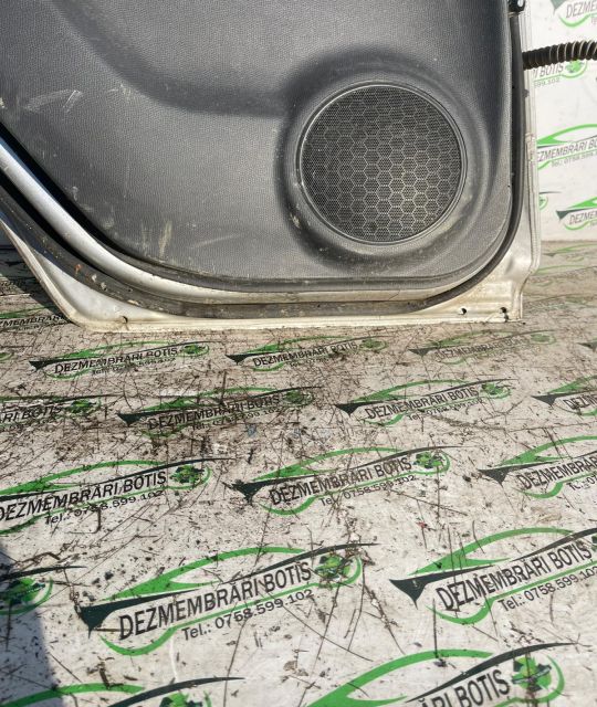 Usa / Portiera spate stanga Defect minor Suzuki Swift a 3-a generatie