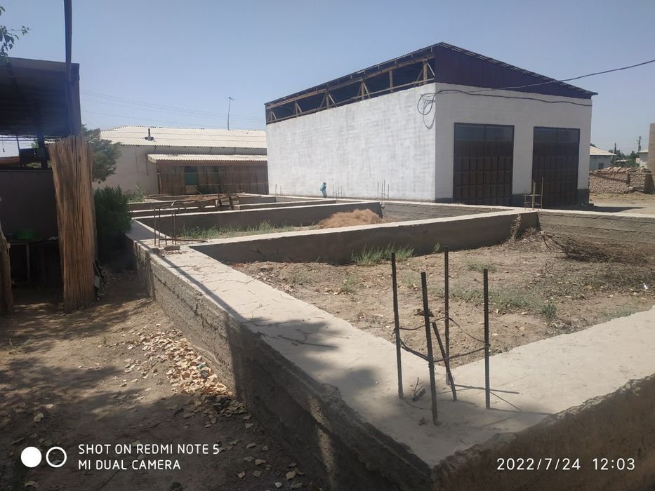 Qurilishi tugallanmagan noturar bino sotiladi.