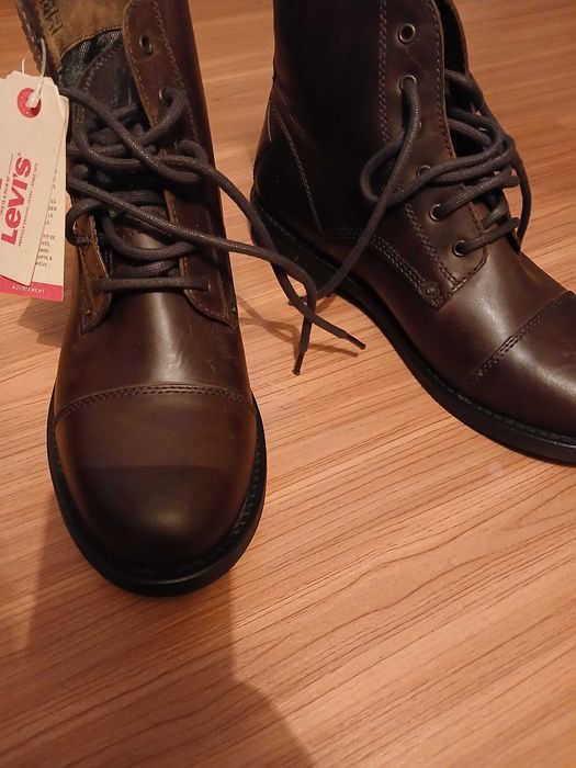 Ghete piele Levi's maro