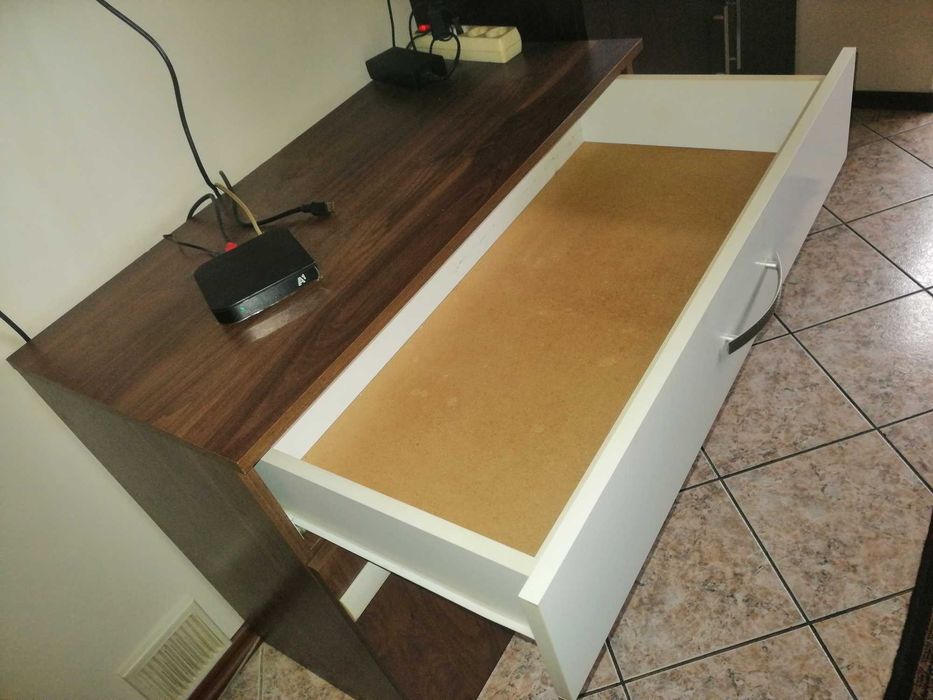 Продавам два ретро стола, два шкафа с чекмеджета