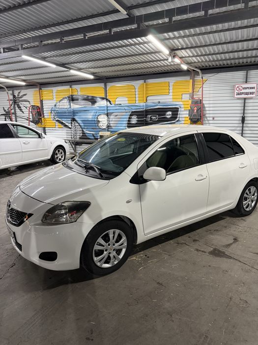 Tayota Yaris 2012 sedan
