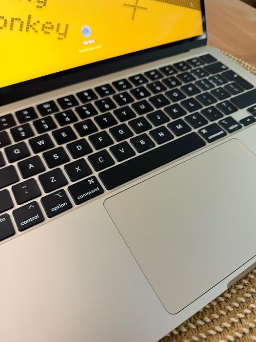 MacBook Air 2022 / 512 GB / 8 GB RAM / 13.6” /