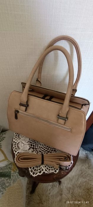 Женская сумка с ремешком