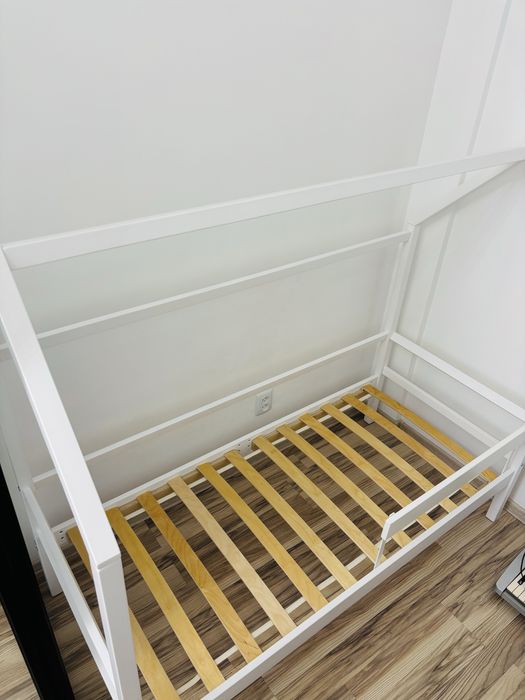 Кровать детская в форме домика