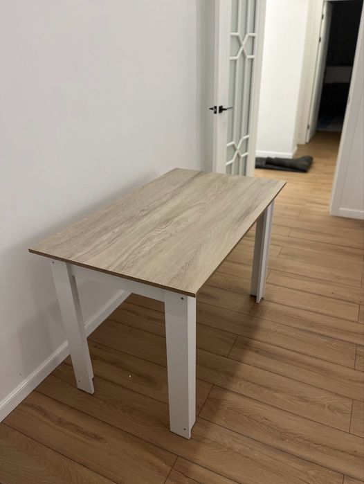 Обеденный стол для кухни