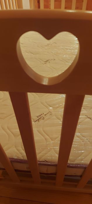 Детско легло с матрак и подвижна решетка