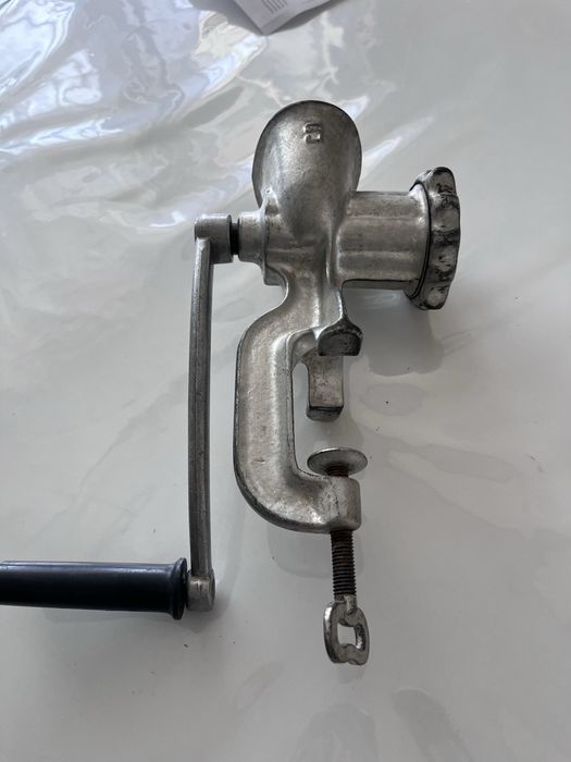 Ручная мясорубка