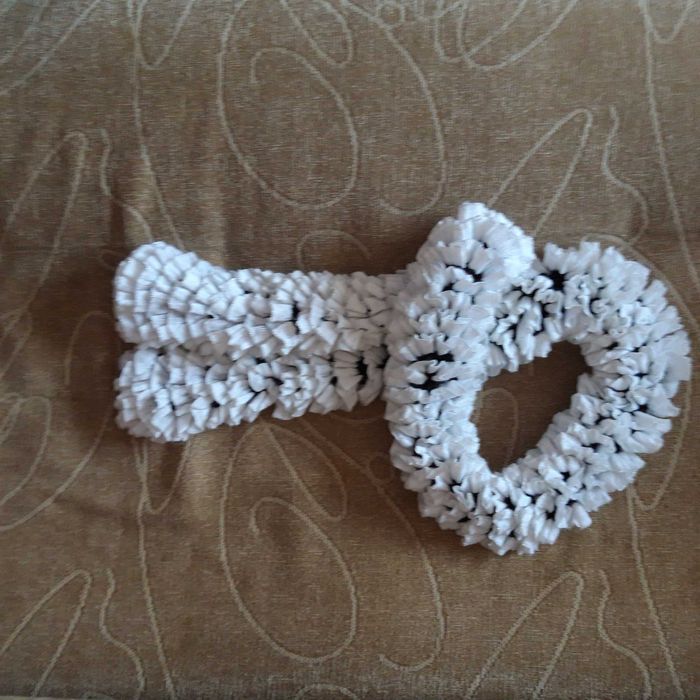 Дамски зимни шалове и шапки