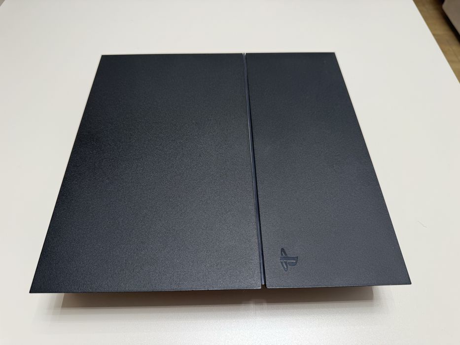 Vand PS4 1TB in stare foarte buna + jocurile din imagine si altele