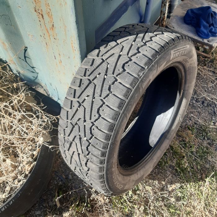 Продам бу зимние шины.