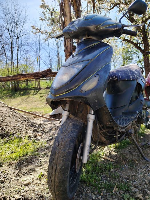 Vând scuter 49 cc