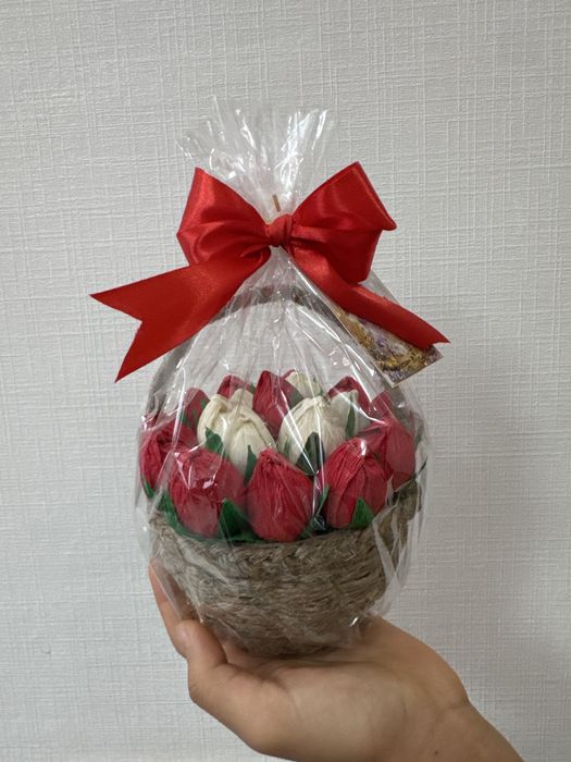 конфеты-цветы,тюльпаны в корзинках,8 марта