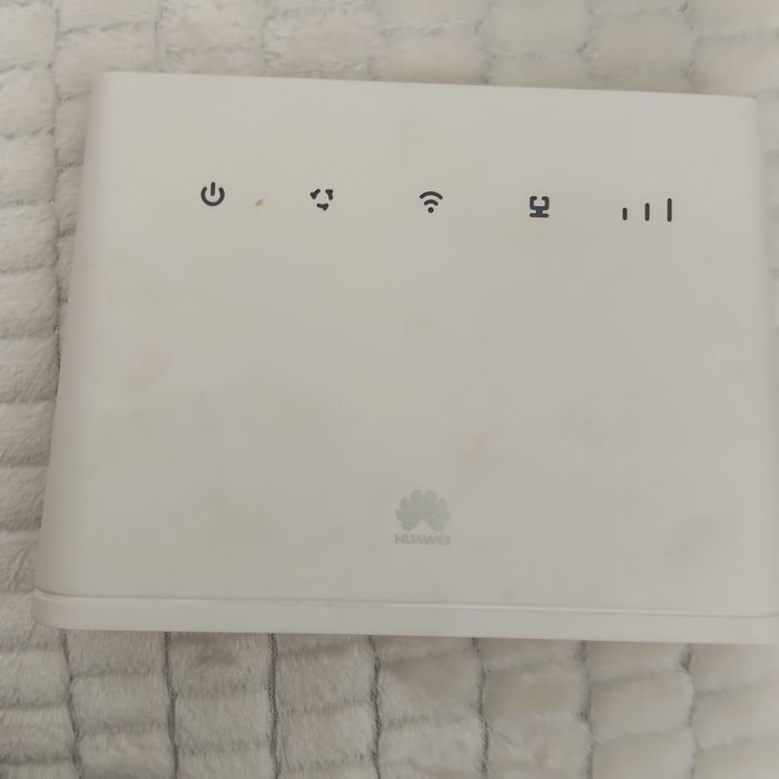 Router Huawei cu SIM 4G DEFECT
