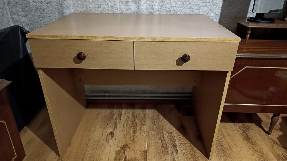 Детско бюро с две чекмеджета