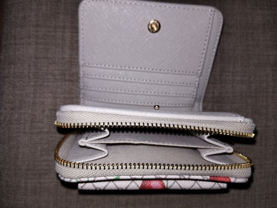 Дамско портмоне с ефектен принт