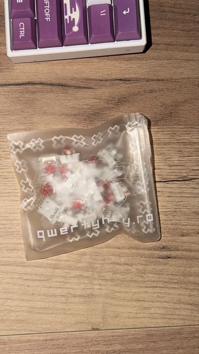 Tastatura qwertykey ai switch uri