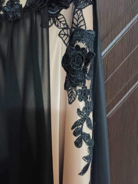 Официална рокля черно и бежово