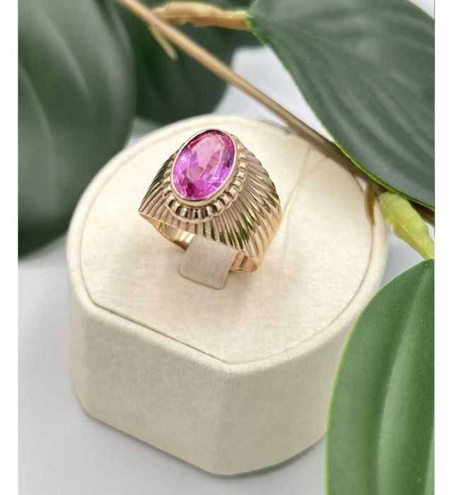 Кольцо новое с камнем