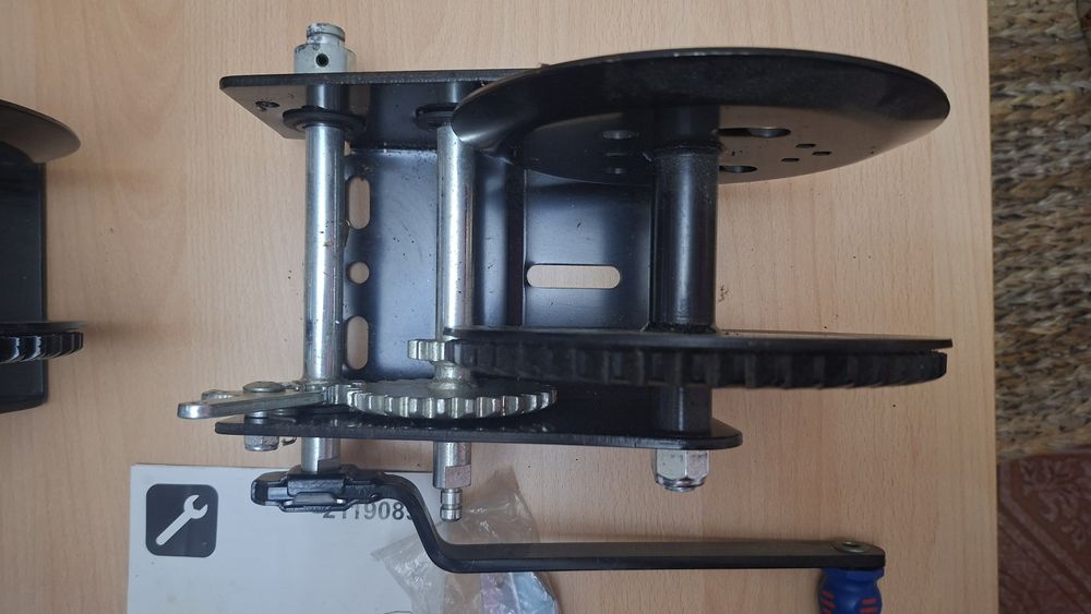 Vând 2 bucati troliu manual