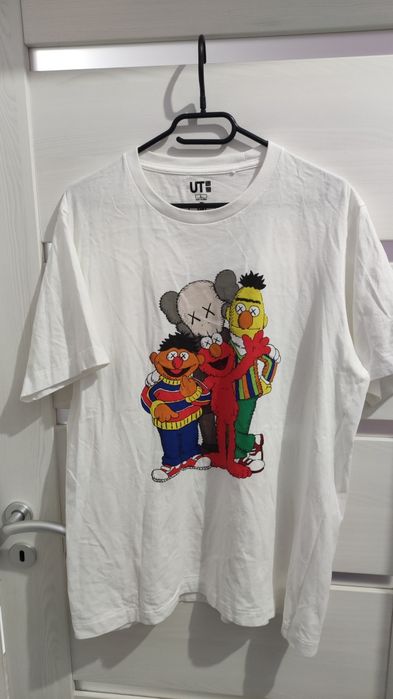 Uniqlo x KAWS x Sesame street L size мъжка тениска