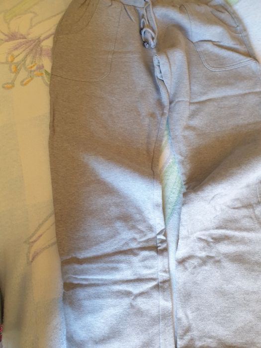 Продается спортивный костюм.