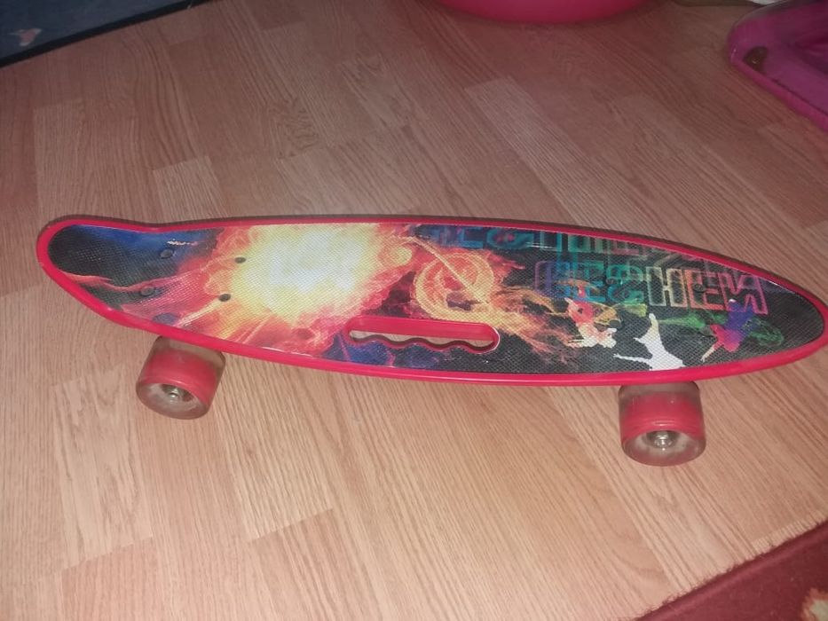 Отдам игрушки разные,продам  скейт новый и ролики