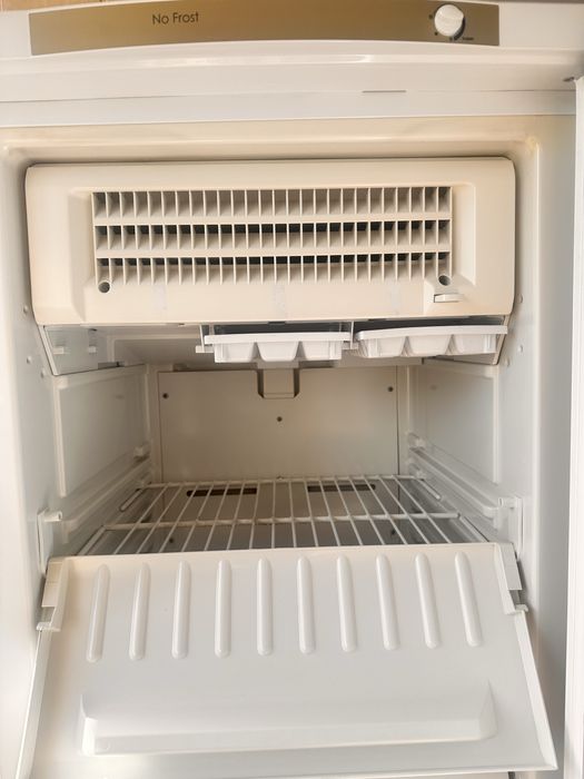 морозильная камера марки Indesit