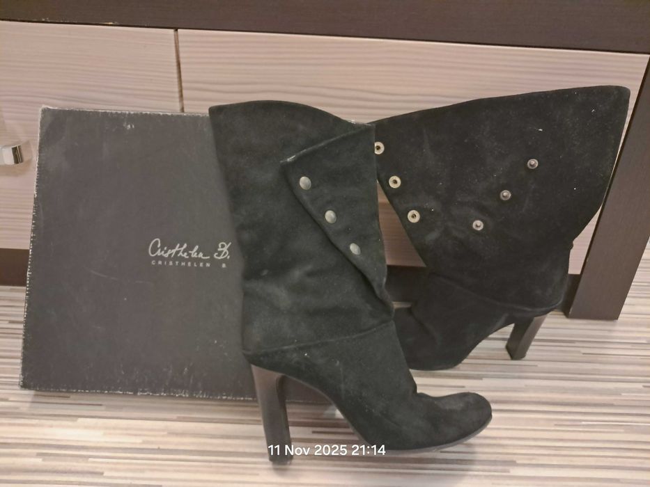 Cizme scurte piele intoarsa