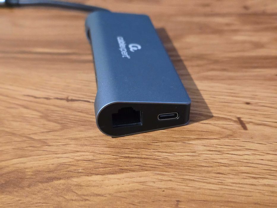 CableExpert 5-в-1 USB-C Адаптер: Твоят Пълен Комплект за Свързаност!