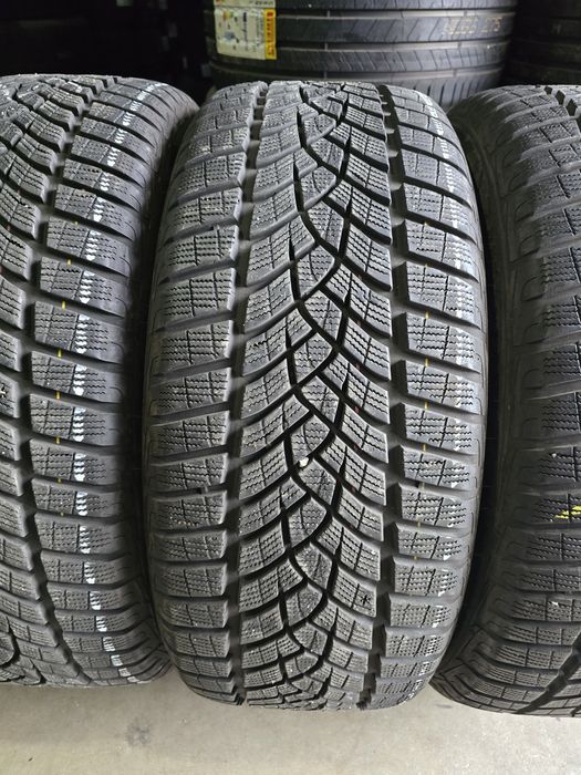 255/45/20 GOODYEAR 4бр