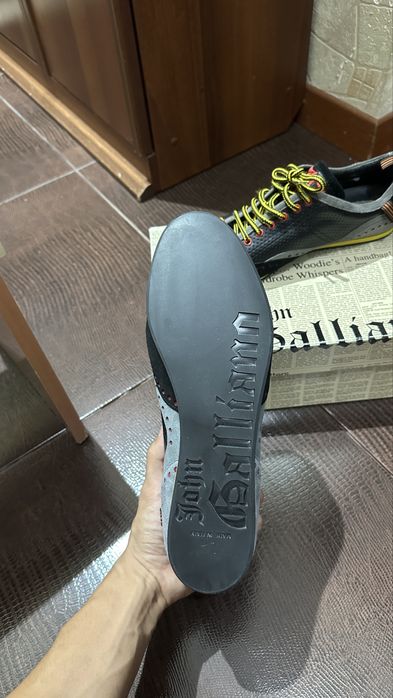 Продам кроссовки John Balliano